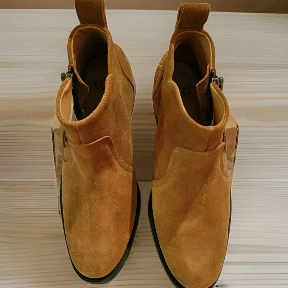 UGG Women's Aureo Tan Suede Zip Ankle Booties New Size 6 - Picture 6 of 9